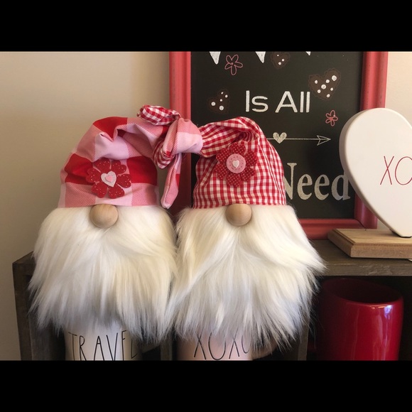 Handcrafted Valentine’s Day gnomes - Picture 7 of 8